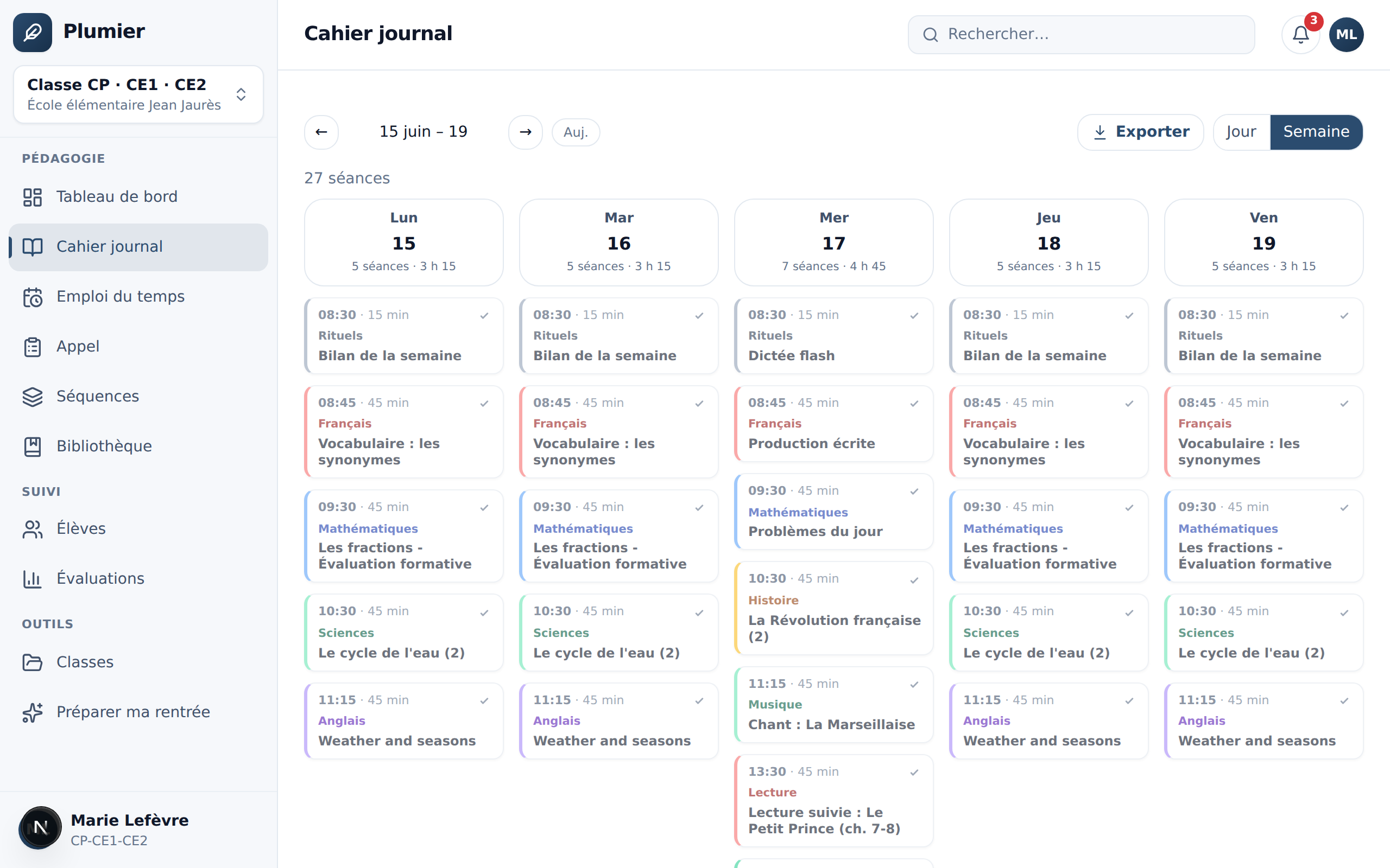 Cahier journal Plumier en vue semaine pour une classe CP, CE1 et CE2 : une colonne par jour, les séances rangées par horaire et colorées par matière